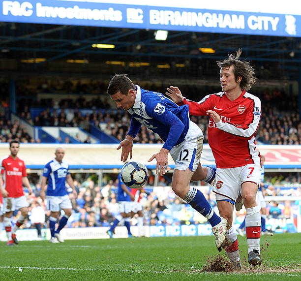 继续凭借其 继续凭借其